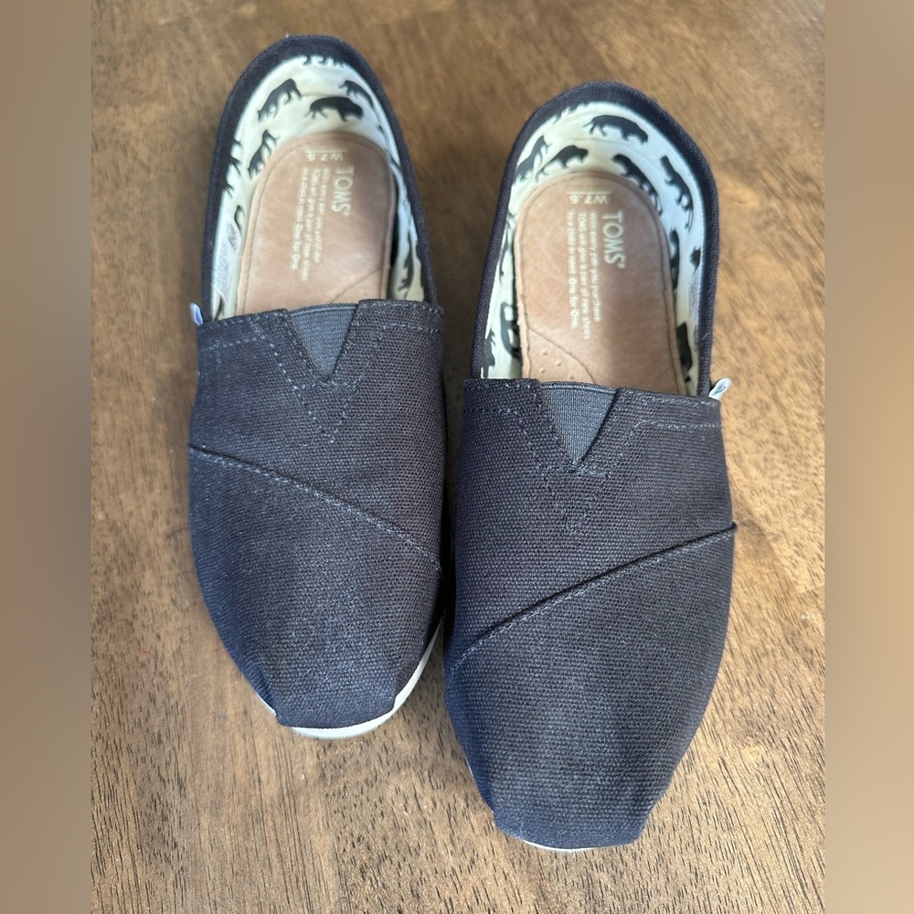 Toms Alpargata size 7.5 black, classic style, worn twice, excellent condition